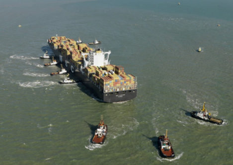 When the MSC Luciana was grounded on a sandbank near Zeebrugge in 2011, tugs from Multraship and URS came to the rescue.